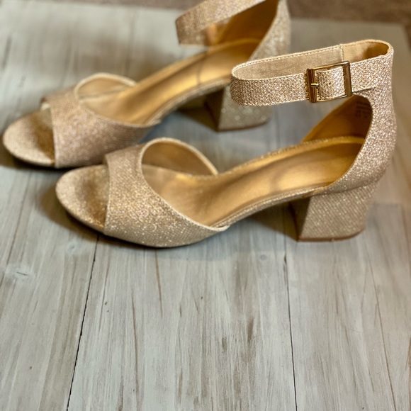 Dream Pairs Gold Glitter Heels - Picture 3 of 4
